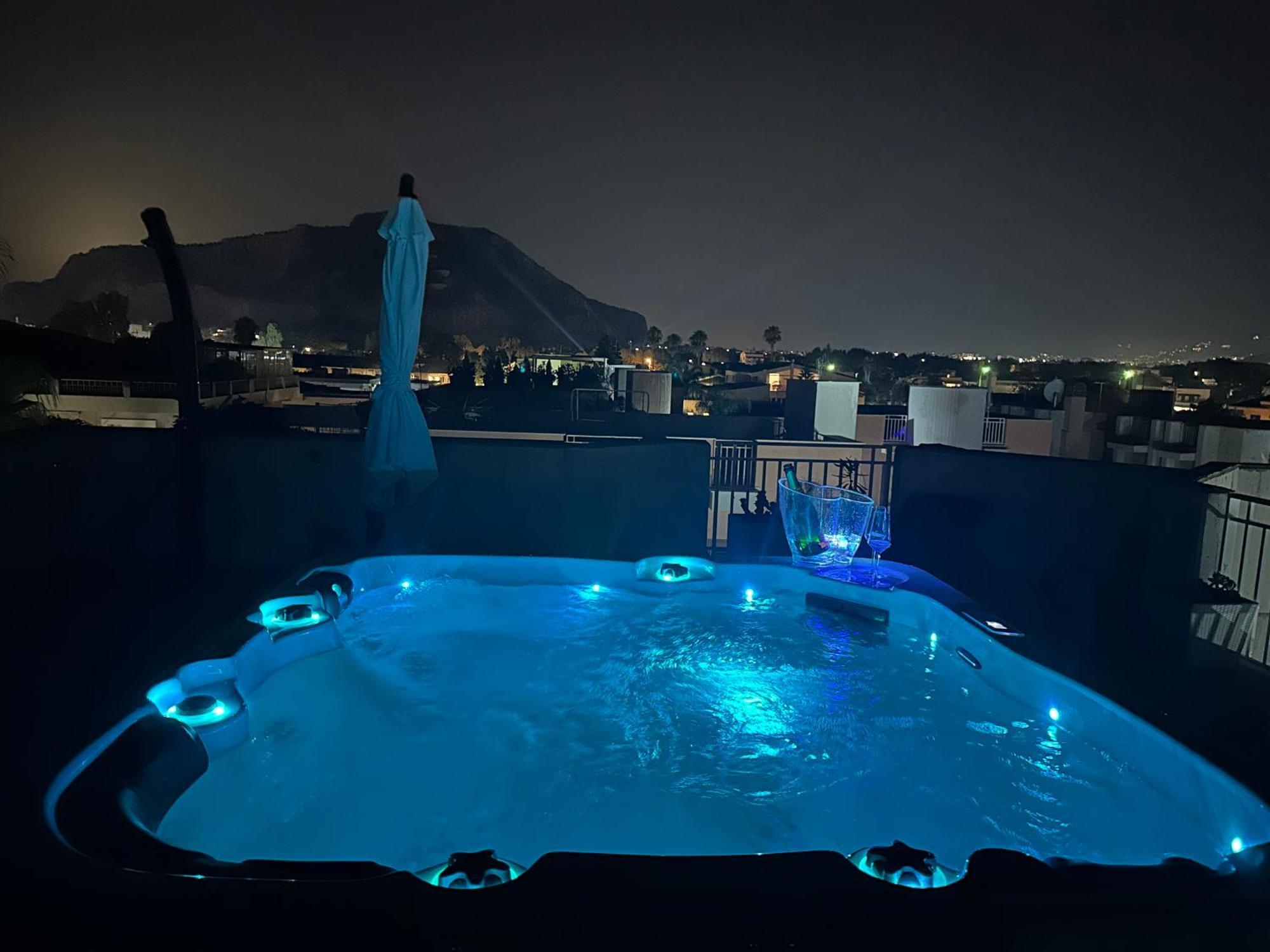 Flat With Jacuzzi - Casa Pia Apartment Mondello Luaran gambar